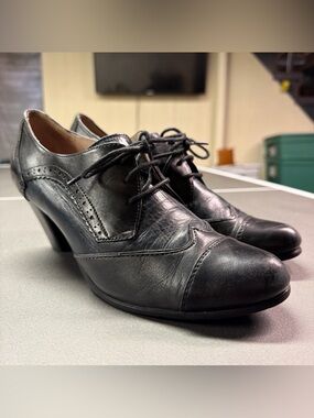 REGARDE LE CIEL WOMENS BLACK LEATHER HEELED OXFORD SHOES SIZE 9/40